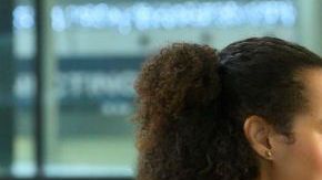 Nathalie Emmanuel y Nikesh Patel en "Four weddings and a funeral"