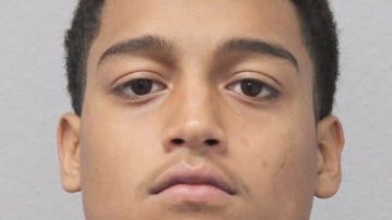 El lunes las autoridades informaron que el sospechoso Byron Rivera, de 18 años, se entregó a la policía.