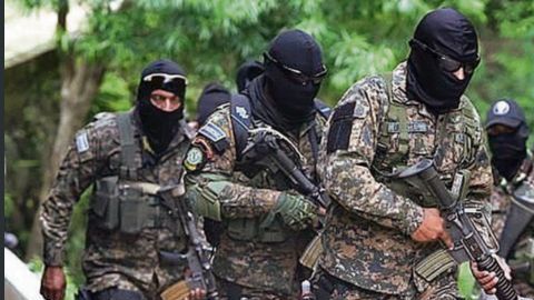 El apoyo de militares en tareas de seguridad es una de las apuestas del gobierno de Nayib Bukele, como lo hizo el FMLN.