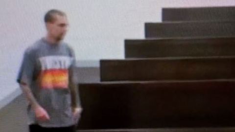 Charles Garza, de 34 años, fue arrestado el domingo por las autoridades.
