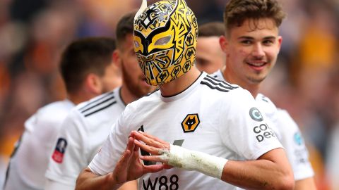 Raúl Jiménez busca mejorar la gran campaña que tuvo el año pasado con el Wolverhampton.