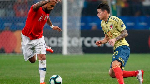 Chile's Arturo Vidal (L) and Colombia's James Rodriguez vie for the ball during their Copa America football tournament quarter-final match at the Corinthians Arena in Sao Paulo, Brazil, on June 28, 2019. (Photo by Miguel SCHINCARIOL / AFP)        (Photo credit should read MIGUEL SCHINCARIOL/AFP/Getty Images)