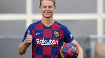 El jugador holandés ha sido recibido como ídolo en Barcelona.