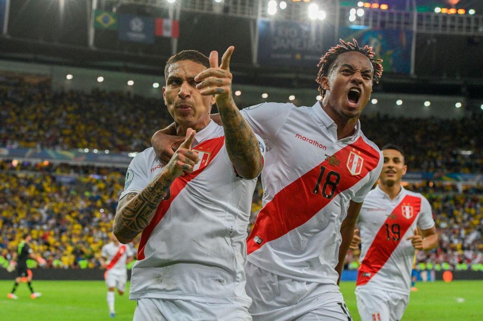 Guerrero logra anotarle a Brasil en Copa América.