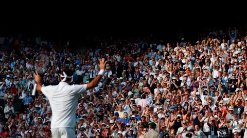 Federer se volverá a enfrentar sobre el césped a Nadal por el boleto a la final de Wimbledon.