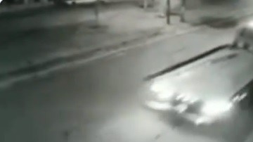 Las imágenes fueron captadas por una cámara de videovigilancia.