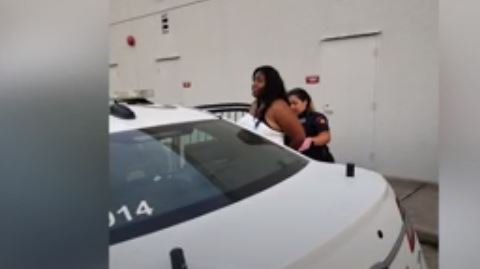 Todo lo que fue robado fue regresado a los negocios.