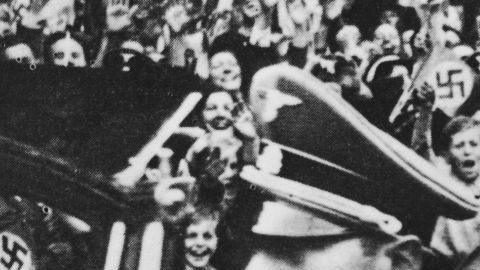 Kempka ascendió a ser chofer personal de Hitler cuando el hombre que ocupaba este puesto murió.