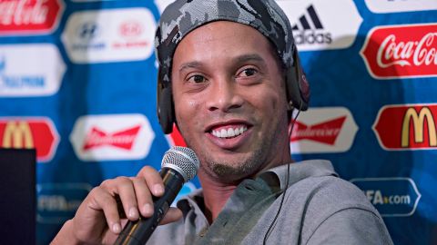 Ex novia acusa a Ronaldinho de violencia doméstica.