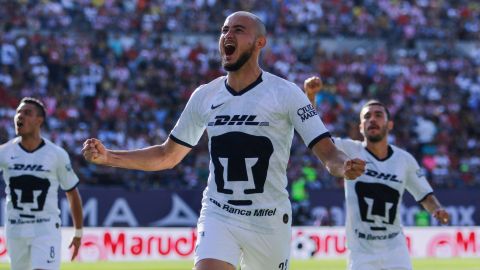 Pumas jugó con cinco mediocampistas y un delantero.