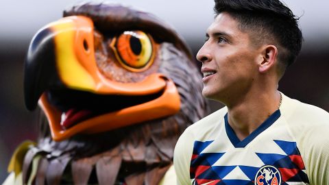 Edson Alvarez y el Ajax de holanda intercambiaron impresiones después de la presentación oficial.