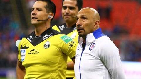 óscar Pérez no pudo contener el llanto en su despedida del futbol.