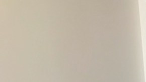 César Miguel Mejía Pérez muestra contento su tarjeta de residente./  fotos: Suministradas.