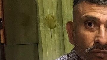 José Luis Morales muestra el expediente de su juicio ante la justicia de EEUU.