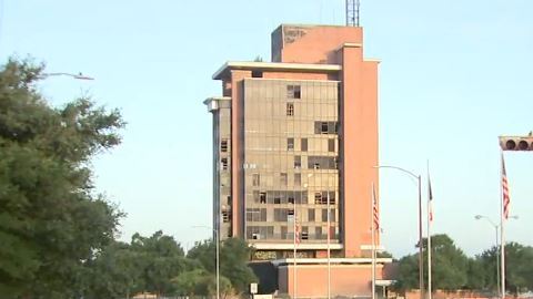 El inmueble ubicado sobre la calle E. Southmore se derrumbó en cuestión de segundos.