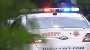 La mujer fue trasladada al hospital cercano donde fue pronunciada muerta.