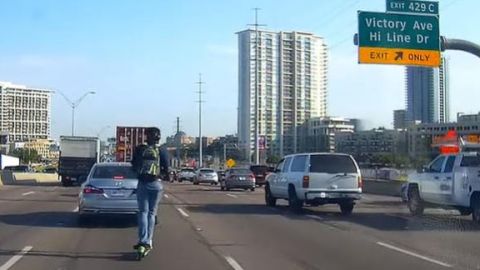 Hasta el momento se desconoce si autoridades han visto este video y si el hombre estaba consciente de sus acciones,