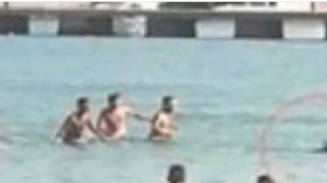 Los turistas creyeron que se trataba de un tiburón.