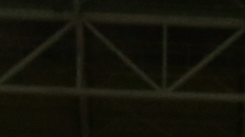 Raúl JIménez se queja de una de sus fallas en el partido contra Haití que puso a México contra las cuerdas.