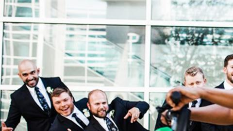 Esta mujer le arruinó la foto de boda.
