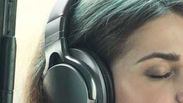 Los pacientes escucharon música mientras se les administraba anestesia antes de la cirugía.