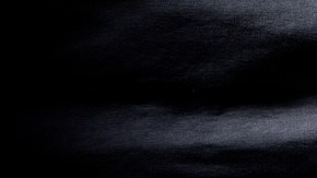 El hombre enfureció al ver a su mujer acompañada de otro.