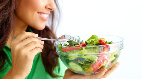 Los vegetales verdes son excelentes para mantener una piel joven.