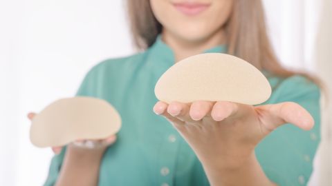 El problema está en la textura de los implantes.