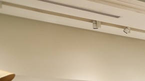 Pareciera que le han mandado un mensaje subliminal a sus compradoras.