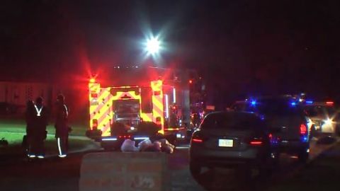 Bomberos dijeron que no encontraron detectores de humo en la residencia.