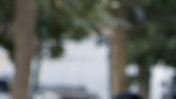 Los jornaleros que buscan empleo en las esquinas entre los más expuestos al coronavirus. (Aurelia Ventura/La Opinión).