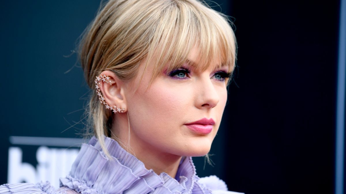 Taylor Swift presume su trasero, por primera vez, con íntima pose en Vogue  - La Opinión