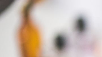 Las promotoras ofrecen recursos e información por teléfono.