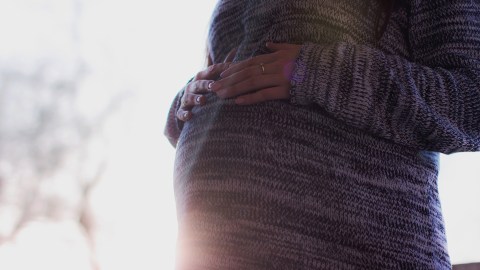 La mujer dio a luz a una niña en junio pasado.