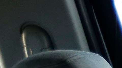 La joven Gabriela y su hermano menor duermen en su auto, estacionado cerca de un parque en Los  Ángeles.