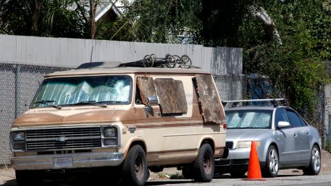 Muchas familias han optado por vivir en sus vehículos en L.A.