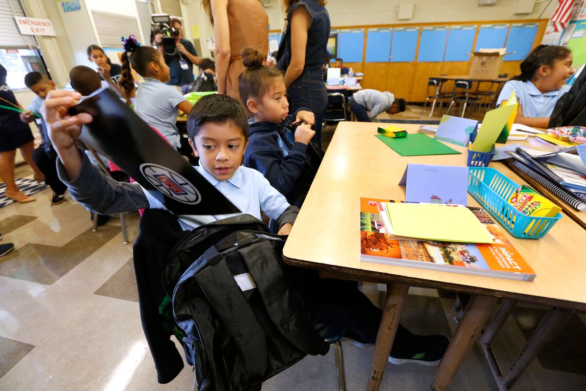 Los niños estudiantes de California se beneficiarán con el programa cuando regresen a clases, en el otoño. 