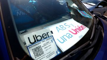 Cientos de conductores de Uber y Lyft han protestado por mejores condiciones laborales.