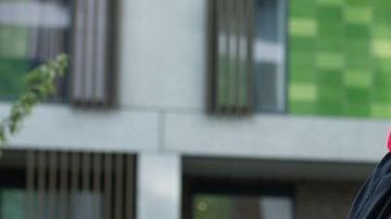 Kat Demarchelier Du Bois  disfruta ahora de una vida llena de seguridad financiera y laboral.