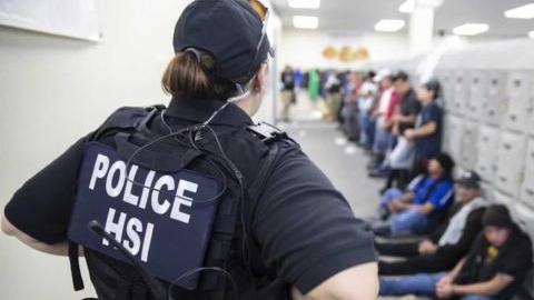 Cerca de 300 inmigrantes han sido liberados en espera de comparecer ante un tribunal de inmigración