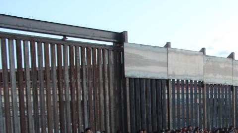 El gobierno restringirá el asilo a quienes crucen por Texas o Nuevo México.