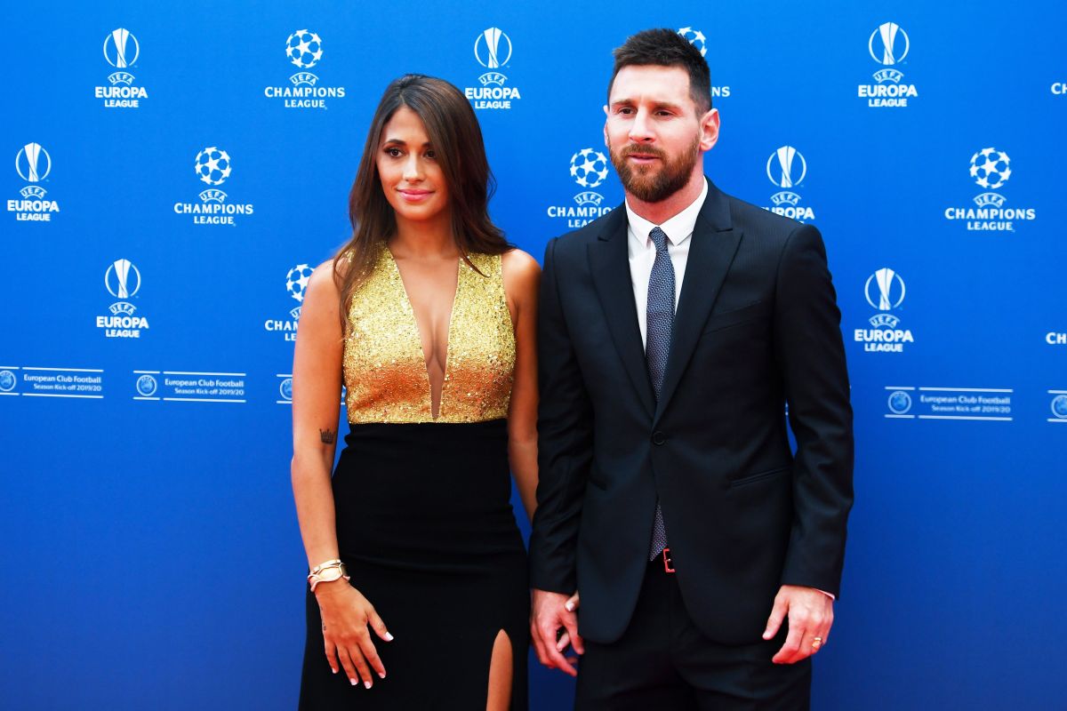 Antonela Roccuzzo brilla junto a Messi.