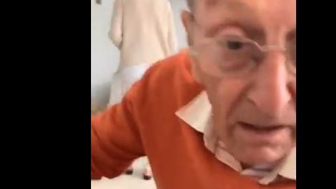 El abuelo dijo estar haciendo el mejor trabajo del mundo.