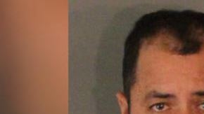 Según investigadores, Carlos Flores, de 48 años, abusó sexualmente de un menor.