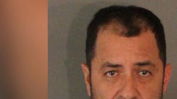 Según investigadores, Carlos Flores, de 48 años, abusó sexualmente de un menor.