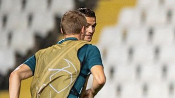 Ajax enfrentará al APOEL de Chipre por uno de los 6 boletos que quedan para la Champions League.