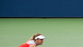 Arantxa Sánchez.Vicario (izq) en el partido de exhibición de leyendas con Martina Navratilova.