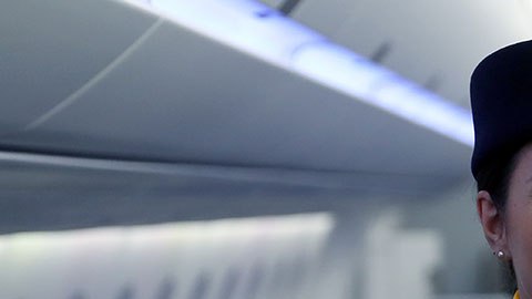 Ser aeromoza es un trabajo arduo, pero si te interesa, Delta te da la oportunidad de trabajar en este puesto. Imagen sólo con fines ilustrativos.