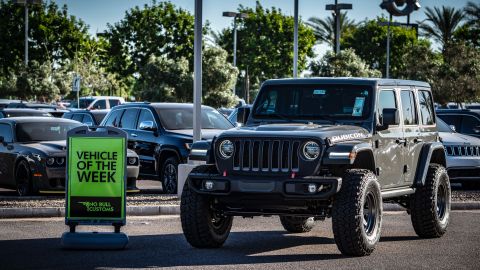 Comprar un auto con alta demanda no es recomendable