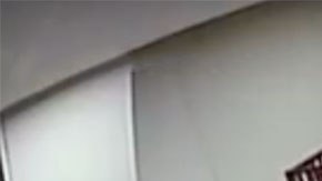 Al ladrón no le importó estar en un templo religioso para realizar su fechoría.